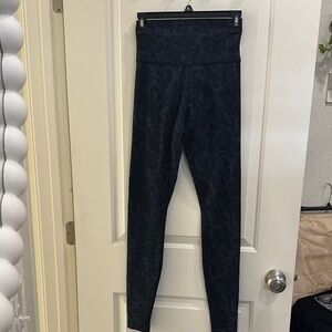 lululemon athletica Navy and Black Paisley Patterned Leggings 6